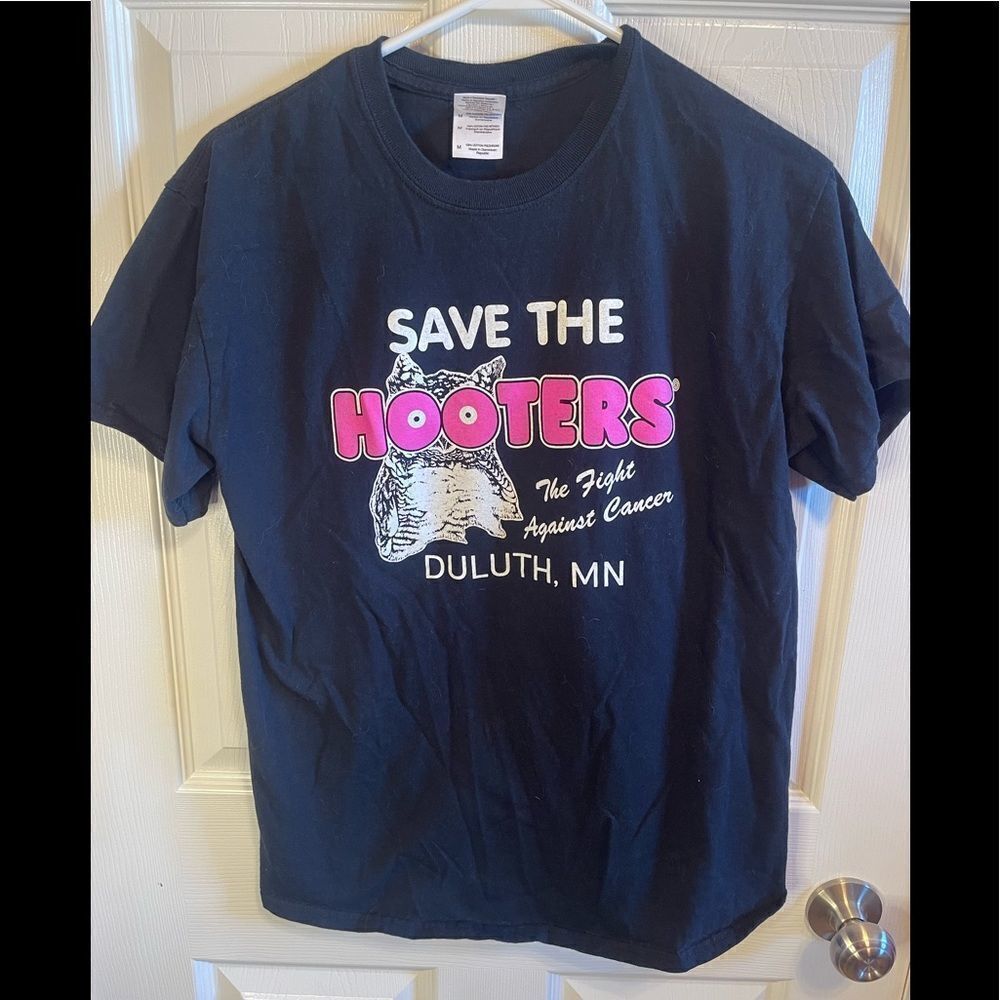 Hooters cancer T-shirt sz M
